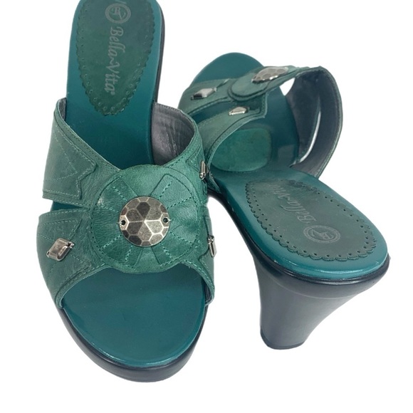 Bella Vita Green Sandals with Open Toe and Crystal Embellishments - Picture 9 of 10